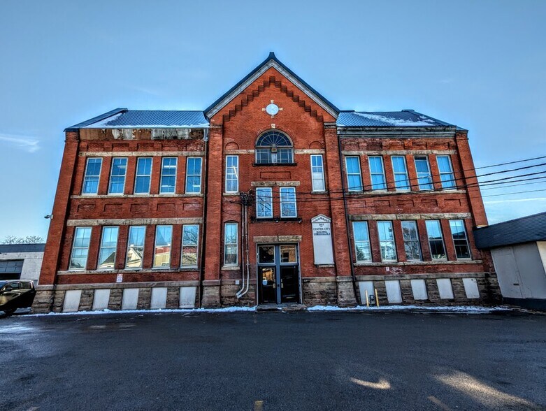 Primary Photo Of 2617 Peach St, Erie Office For Lease