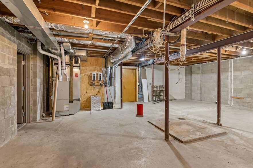 More Photos Of 901 NE 23rd Ave, Saint Anthony Office For Sale
