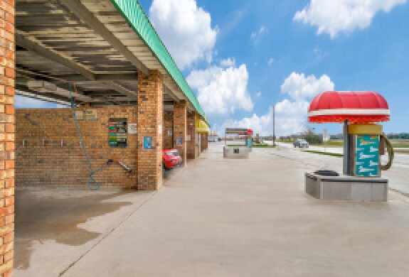 More Photos Of 1545 Everman Pky, Everman Specialty For Sale
