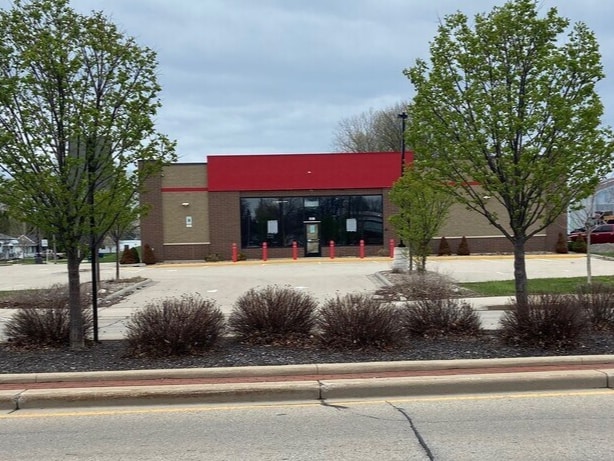 Primary Photo Of 2120 Jackson St, Oshkosh Freestanding For Sale