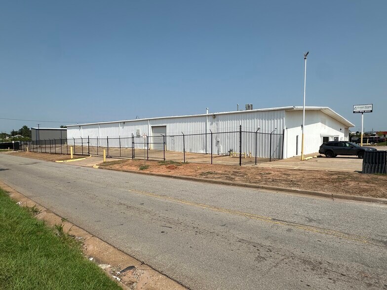More Photos Of 401 SE 59th St, Oklahoma City Distribution For Sale