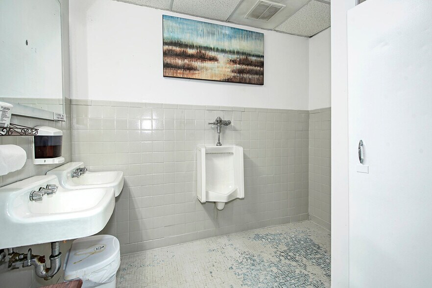 More Photos Of 3243 Ampere Ave, Bronx Lodge Meeting Hall For Sale