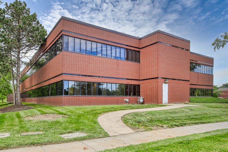 More Photos Of 200 NE 54th St, Kansas City Medical For Lease