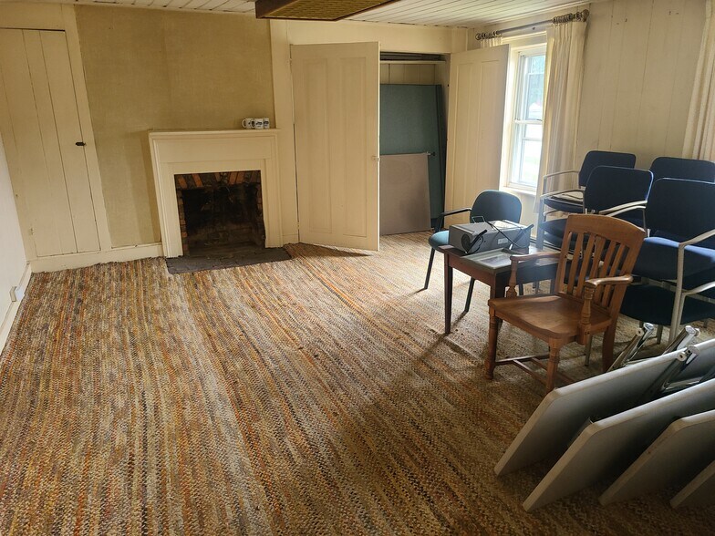 More Photos Of 555 E Main St, Somerset Flex For Sale