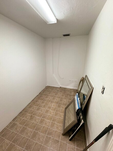 More Photos Of 4776 Radio Rd, Naples Warehouse For Lease