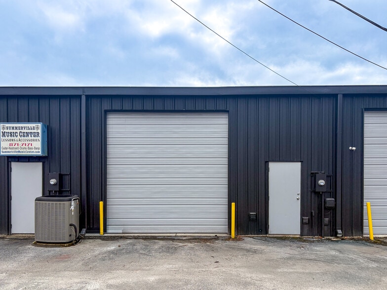 More Photos Of 622 Old Trolley Rd, Summerville Storefront For Lease