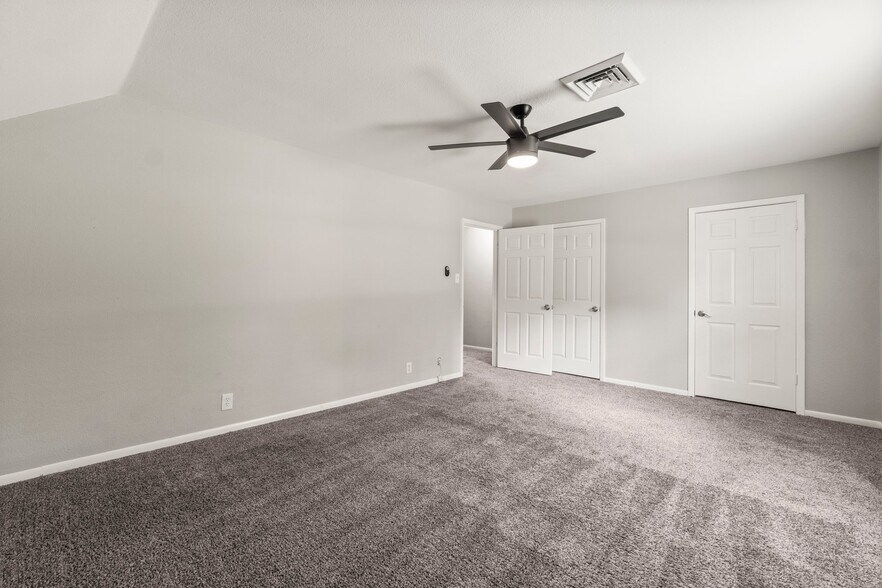 More Photos Of 2042 Teal Dr, Spring Dormitory For Sale