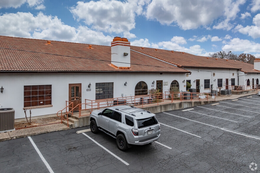 More Photos Of 8241 Fredericksburg Rd, San Antonio Medical For Lease