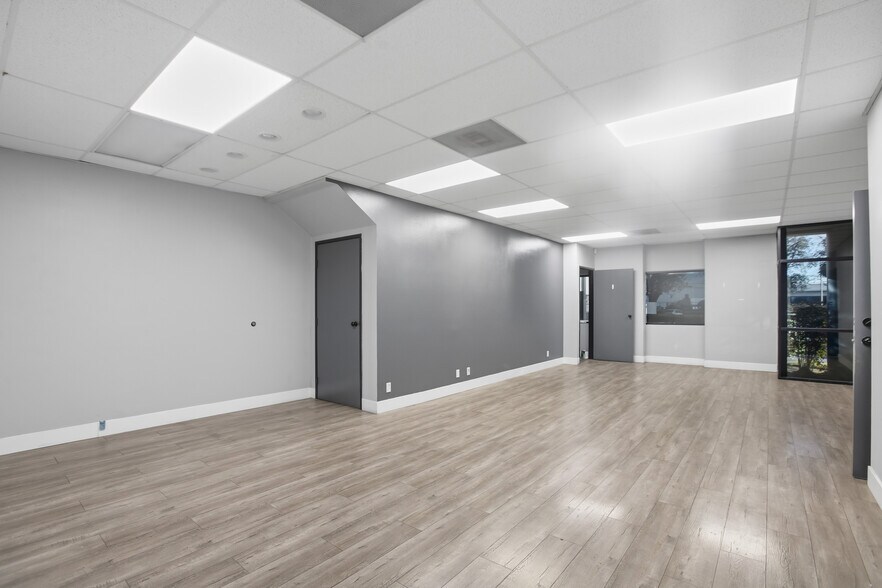 More Photos Of 1351 S Lewis St, Anaheim Warehouse For Sale