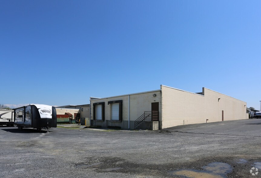 More Photos Of 1050 Shoemaker Ave, Shoemakersville Freestanding For Lease