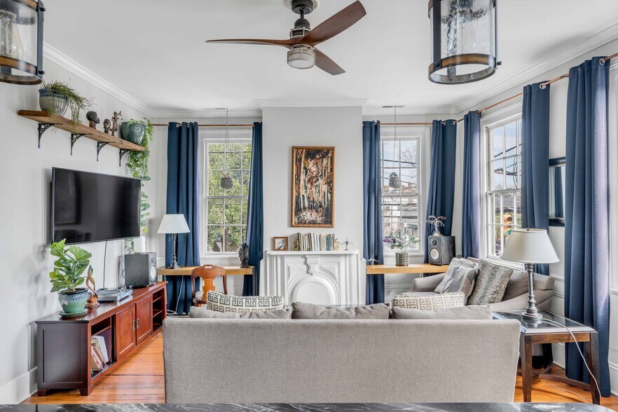 More Photos Of 132 Spring St, Charleston Storefront Retail Residential For Sale