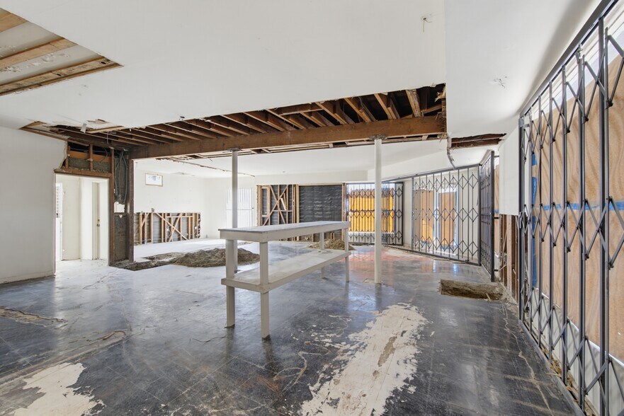 More Photos Of 13831 Ventura Blvd, Sherman Oaks Storefront For Sale