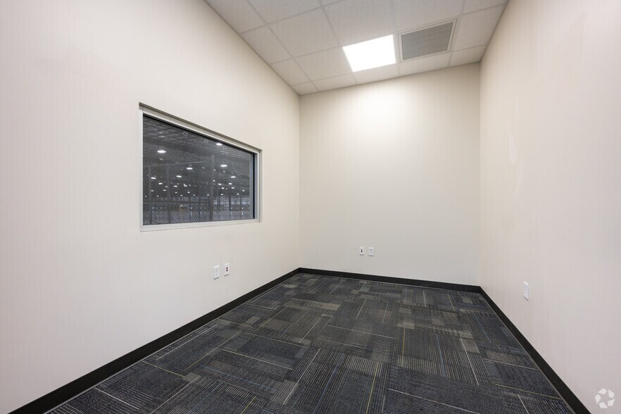 More Photos Of 2070 Commercial Dr, Port Allen Distribution For Lease