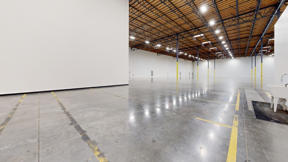 More Photos Of 400 Park Center Dr, Patterson Warehouse For Lease