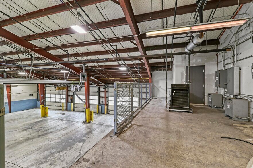 More Photos Of 315 Northampton St, Kingston Industrial For Sale