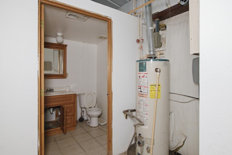 More Photos Of 1398 S Valley Rd, West Plains General Retail For Sale
