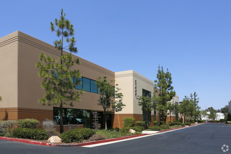 More Photos Of 41663 Date St, Murrieta Service For Lease