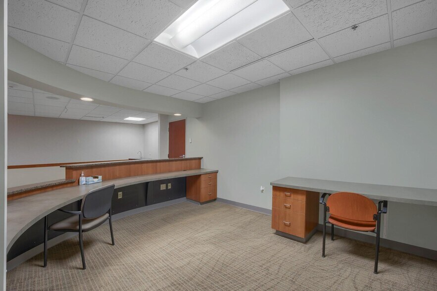 More Photos Of 21 Laurel Ave, Cornwall Medical For Lease