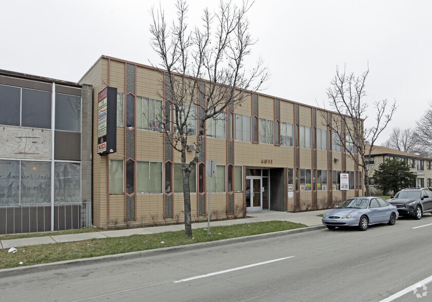 More Photos Of 4011 W Capitol Dr, Milwaukee Office For Lease