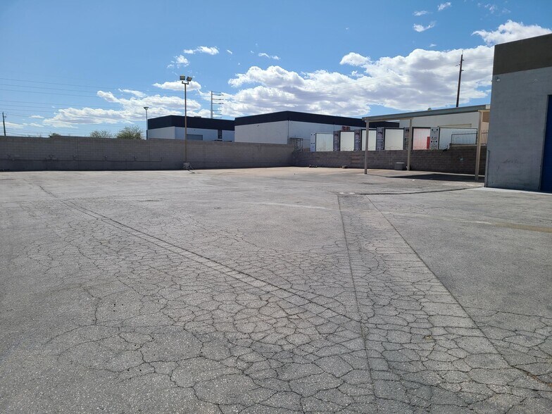 More Photos Of 4045 W Quail Ave, Las Vegas Warehouse For Lease