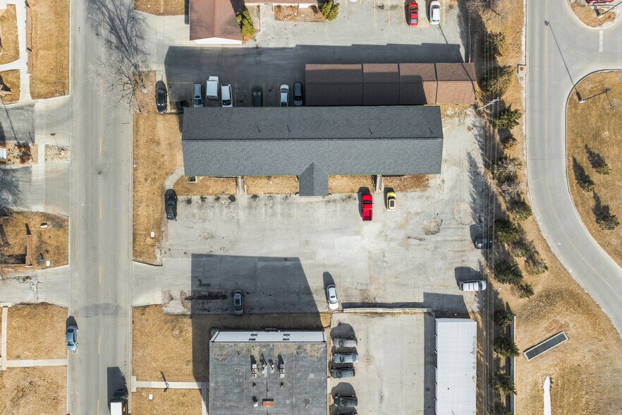 More Photos Of 3719 W 9th St, Waterloo Apartments For Sale