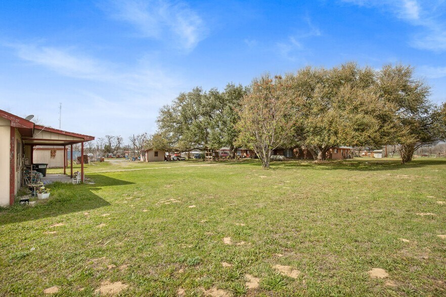 More Photos Of 9418 County Road 423, Navasota Specialty For Sale