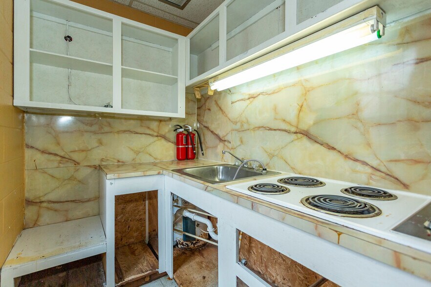 More Photos Of 2001 Avenue Z, Birmingham Religious Facility For Sale