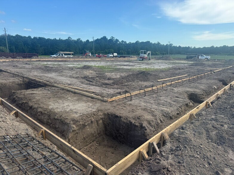 More Photos Of 105 Capitol Dr, Rincon Storefront For Lease