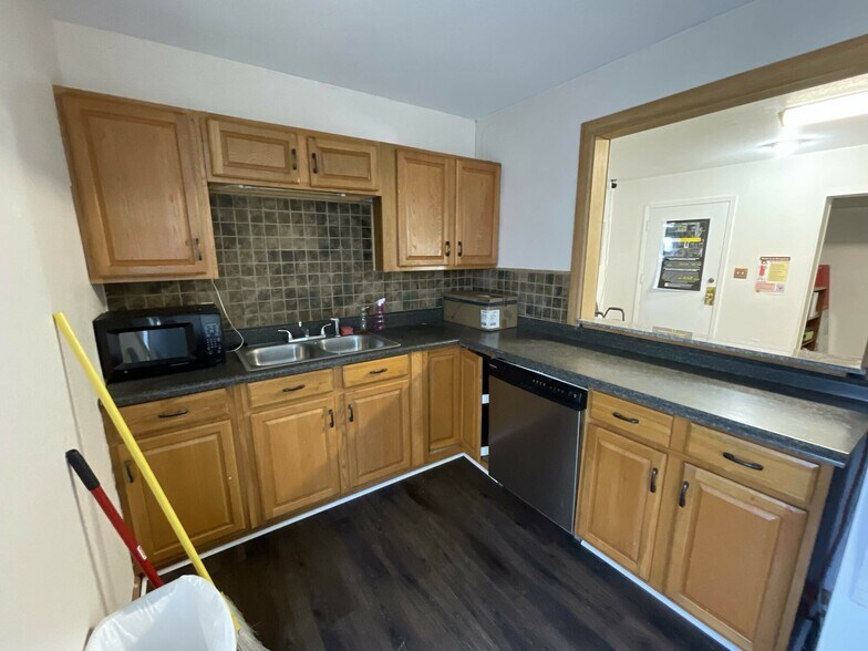 More Photos Of 1803 Salem Rd, Lakeland Medical For Sale