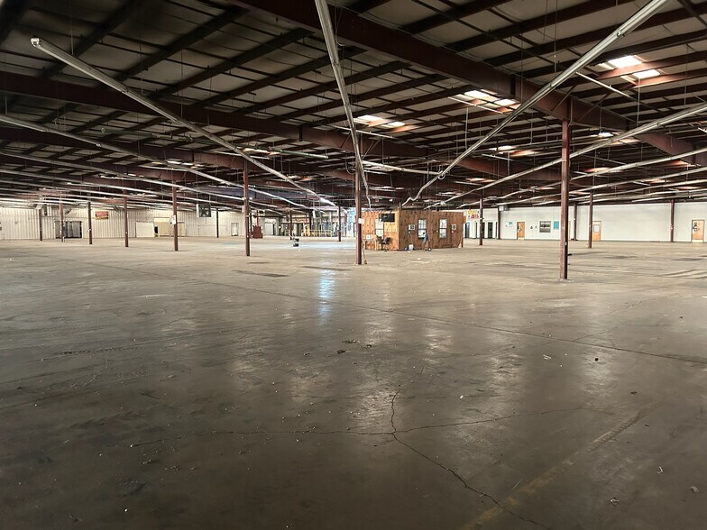 More Photos Of 942 W Park Dr, Selma Warehouse For Sale