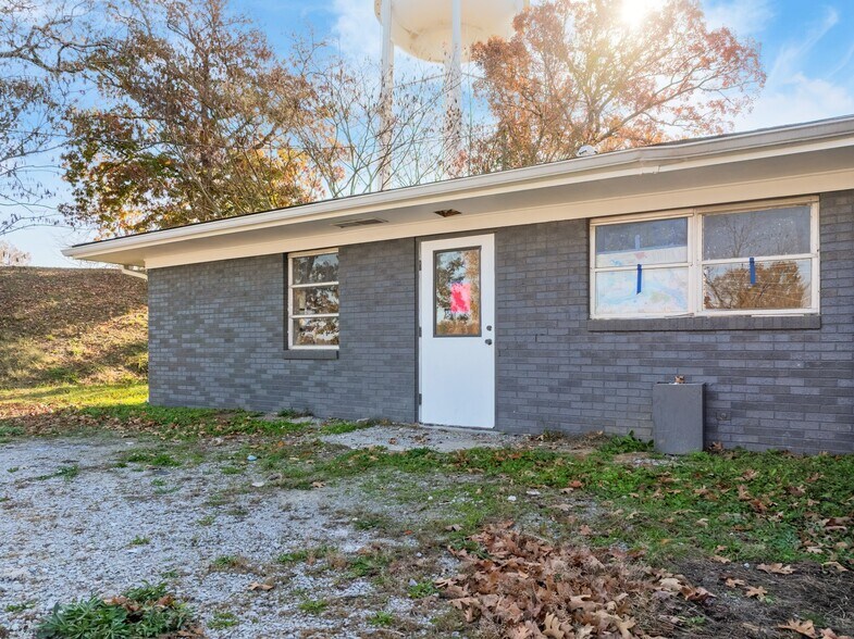 More Photos Of 105 Kentucky Ave S, Parsons Light Distribution For Sale