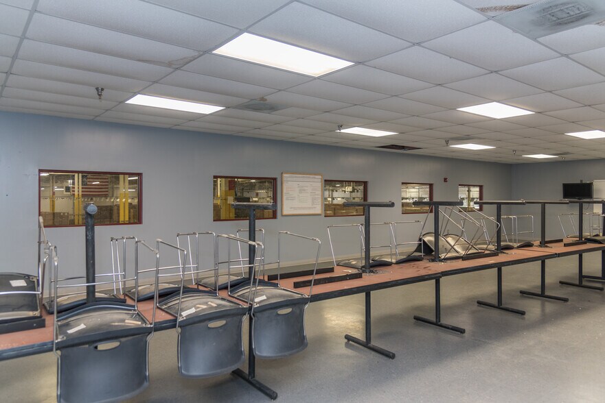 More Photos Of 2000 Cane Creek Pky, Ringgold Manufacturing For Lease