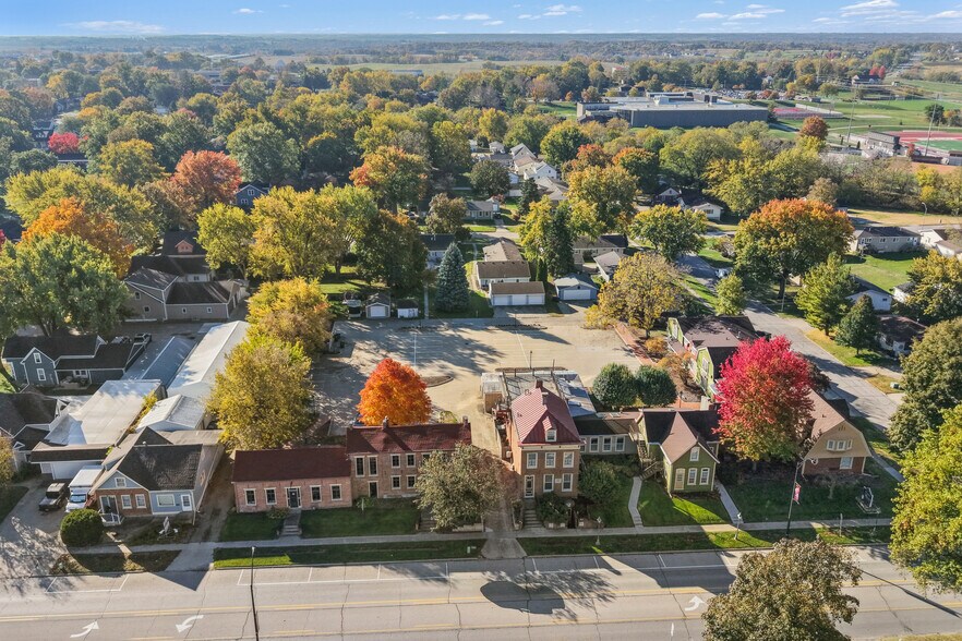 More Photos Of 1111 Washington St, Pella Hospitality For Sale