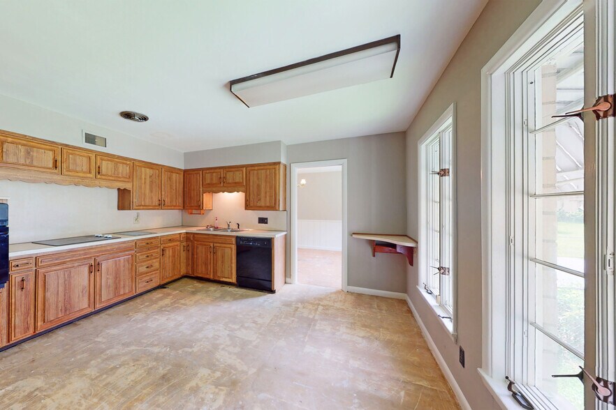 More Photos Of 9212 Preston Hwy, Louisville Office For Sale