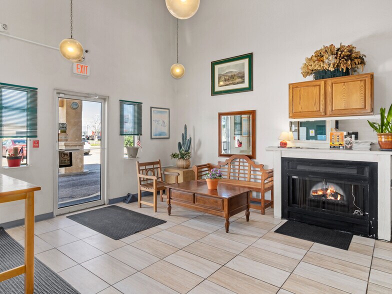 More Photos Of 1805 Westland Rd, Cheyenne Hotel For Sale