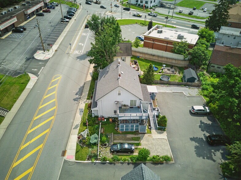 More Photos Of 11 Vernon Ave, Hamburg Medical For Lease