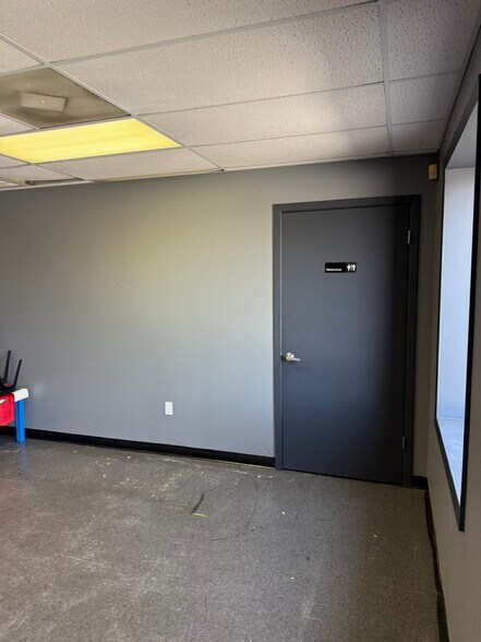 More Photos Of 4005 N Navarro St, Victoria Warehouse For Lease