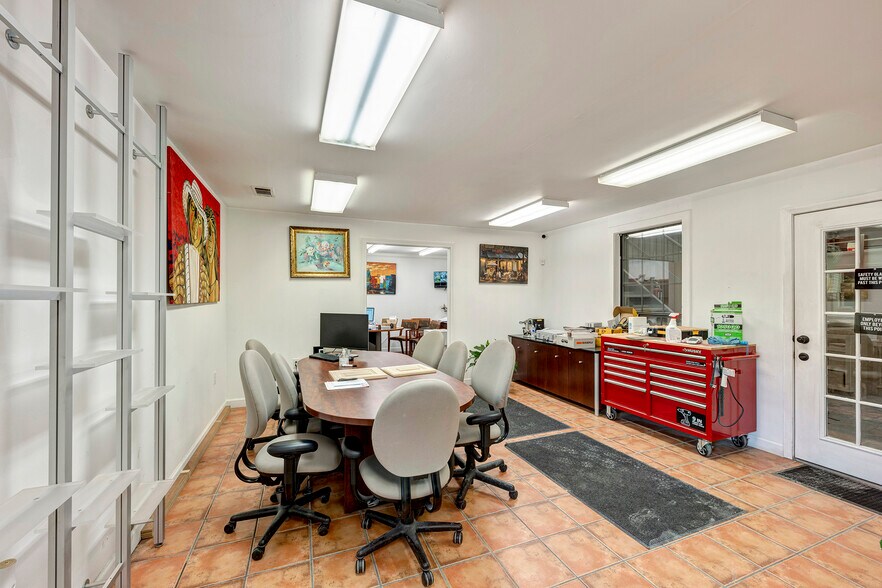 More Photos Of 1406-1420 Telephone Rd, Houston Showroom For Lease