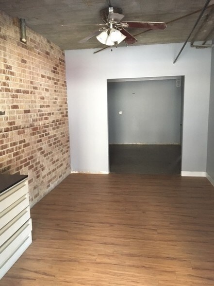 More Photos Of 3100 S Oak Park Ave, Berwyn Office For Sale