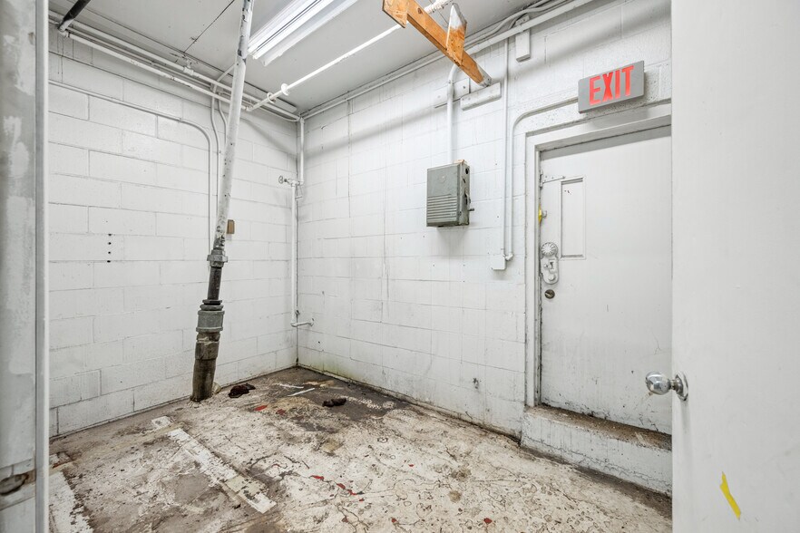 More Photos Of 1441 Central Ave, Columbus Auto Repair For Lease