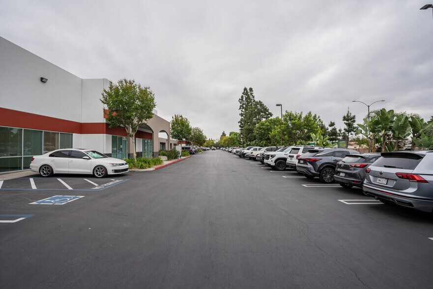 More Photos Of 12711 Ramona Blvd, Baldwin Park Warehouse For Lease