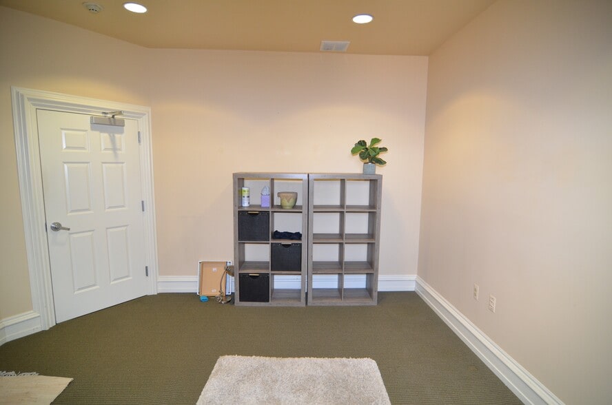 More Photos Of 24 Mine St, Flemington Medical For Lease