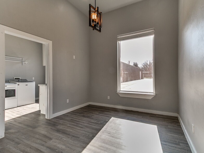 More Photos Of 3875 E Waterloo Rd, Edmond Warehouse For Lease