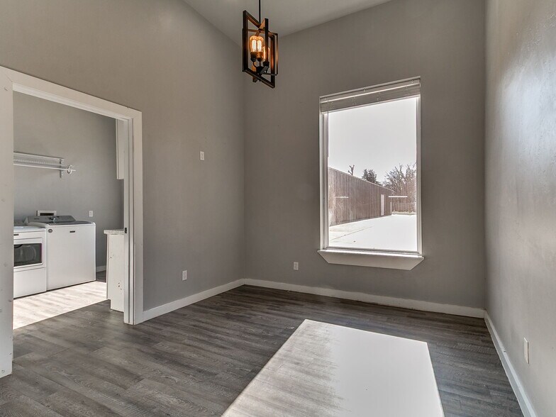 More Photos Of 3875 E Waterloo Rd, Edmond Warehouse For Sale