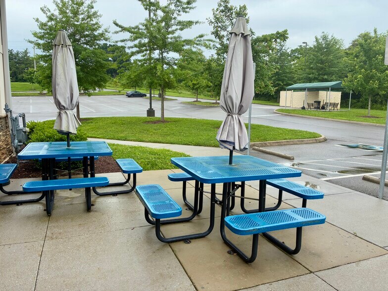 More Photos Of 3231 N Star Cir, Louisville Office For Lease