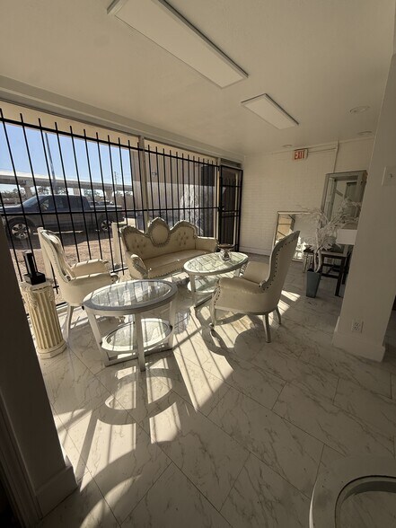More Photos Of 10932 Katy Fwy, Houston Office For Lease