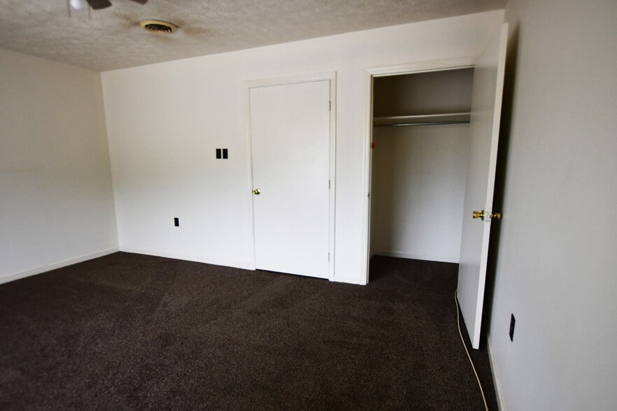 More Photos Of 727 River Dr, Irvine Apartments For Sale