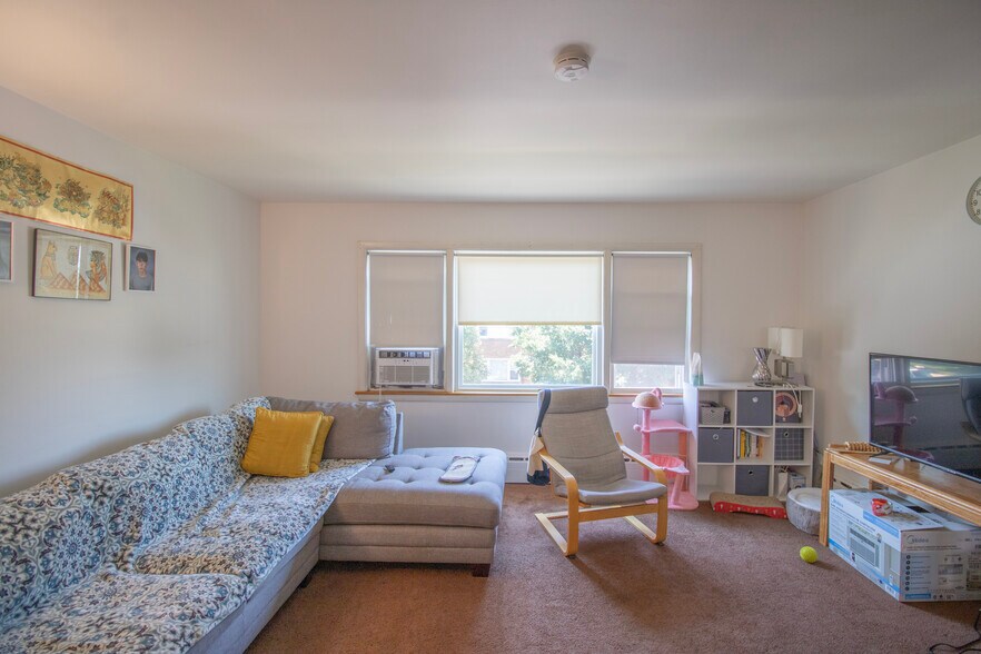 More Photos Of 4936 Greenwood St, Skokie Apartments For Sale