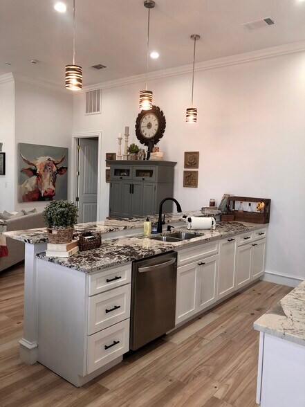 More Photos Of 11351 Hilltop Rd, Argyle Apartments For Sale