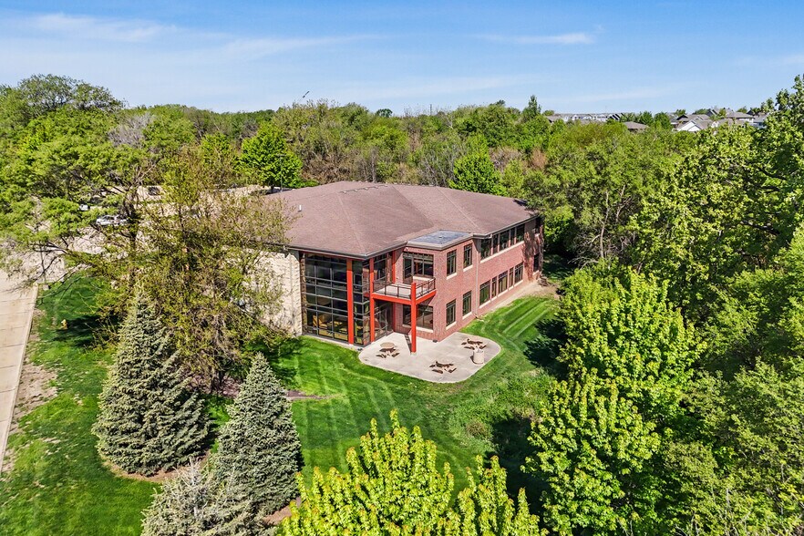 More Photos Of 2680 Berkshire Pky, Des Moines Office For Sale